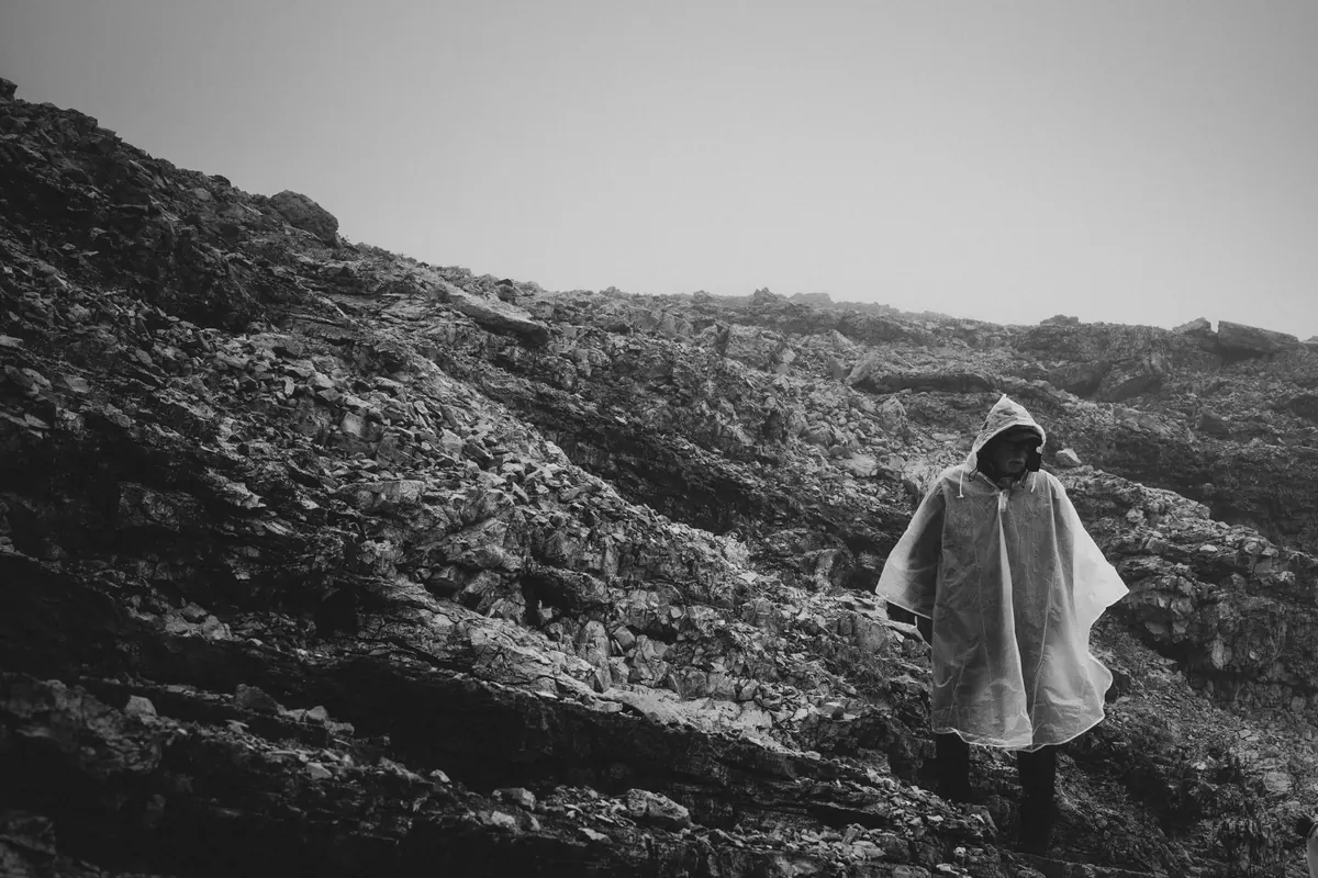 7 Common Hiking Mistakes That Wreck Your Knees on Steep Descents